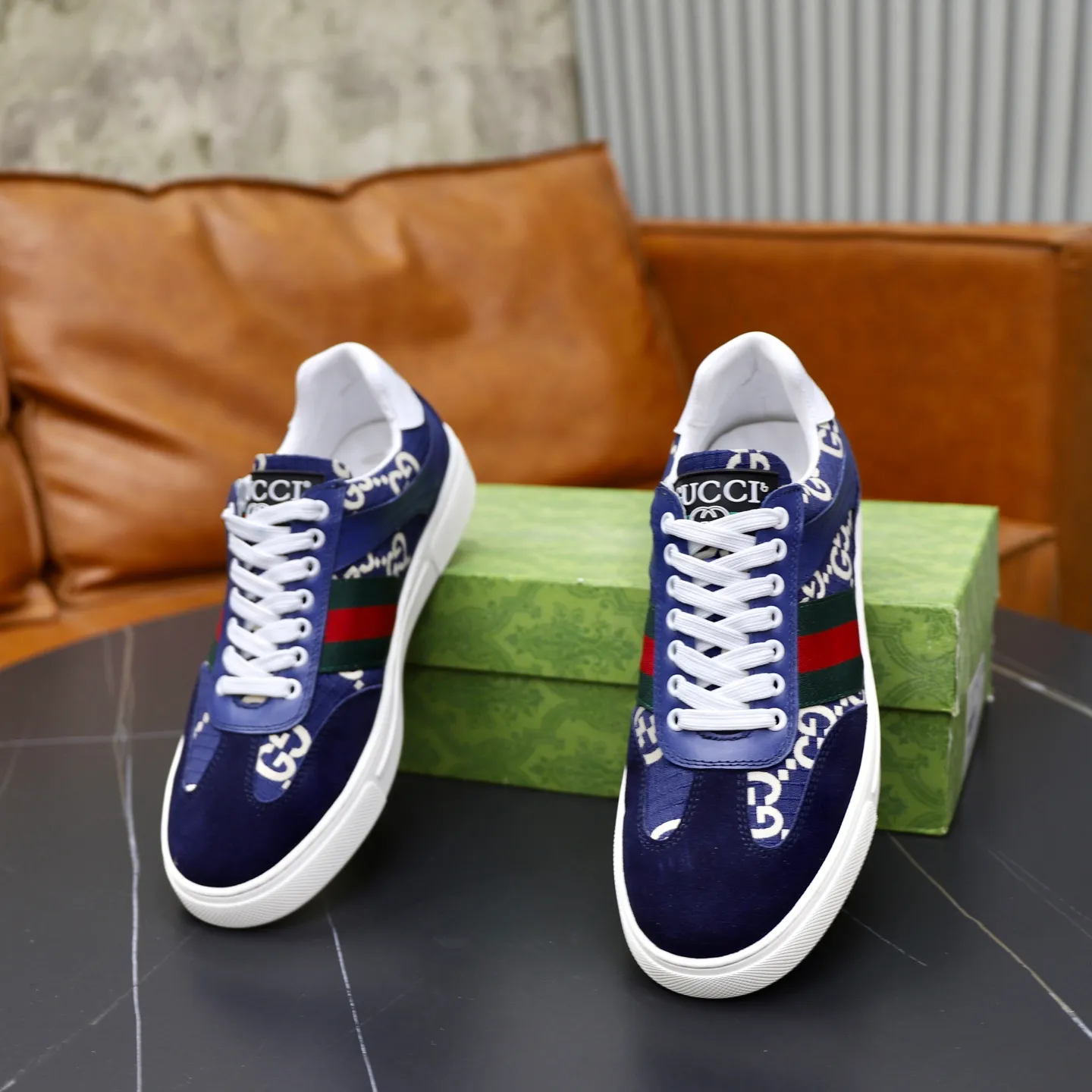 Ex-factory price: 440💰🙅‍♂️🙅‍♂️🙅‍♂️ Brand: GUCCI Standard code: 38-44 (45 customized) Grade: Same as the official website Material: Original material splicing Comfortable and breathable lining Lightweight and wear-resistant sports outsole Style category: Men's fashionable casual shoes Running sneakers Distinguished luxury brand elements Top luxury Color: actual picture color